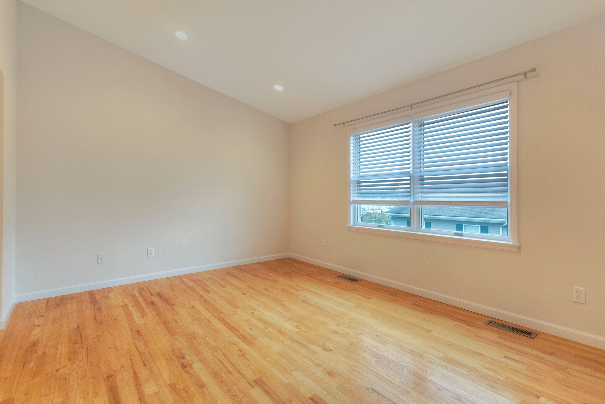 Building Photo - 124 Panorama Dr
