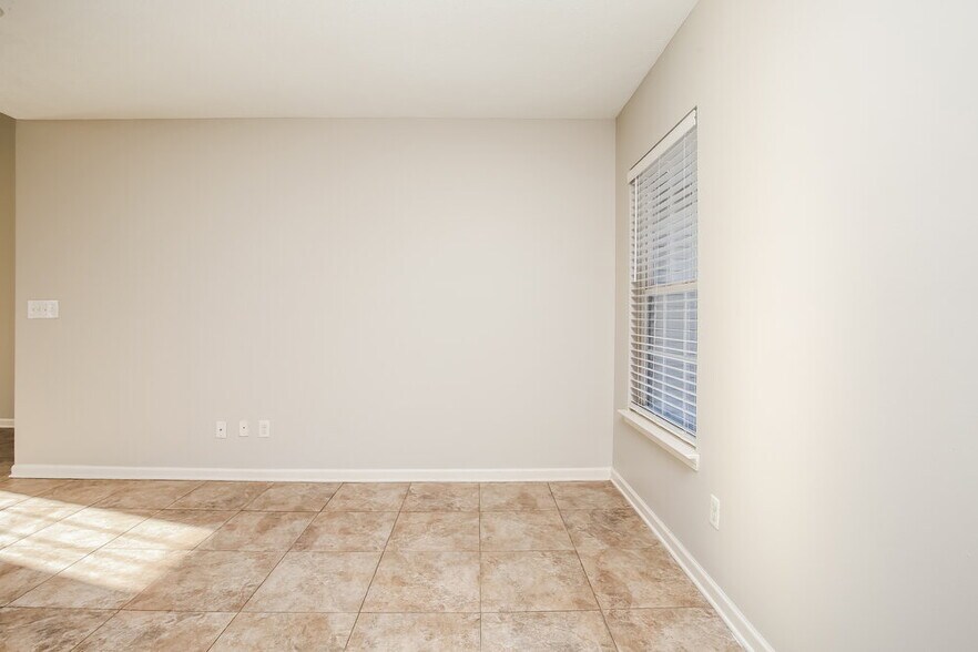 Building Photo - 312 Sarna Dr