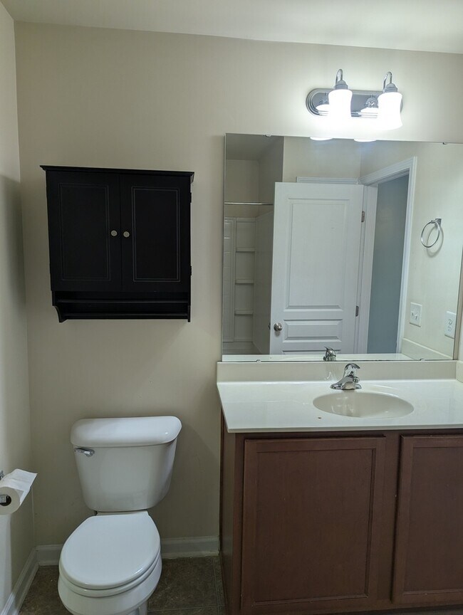 Building Photo - Charming 3-Story Townhome in Shiloh Grove