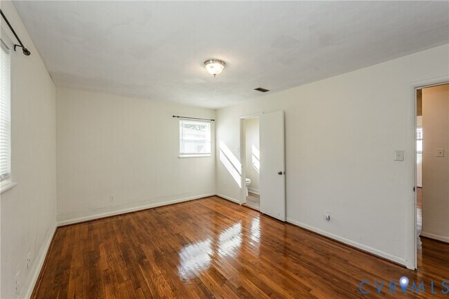 Building Photo - 2604 Sunnybrook Rd