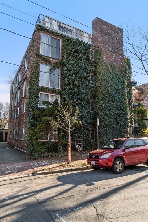 Building Photo - 76 Garfield St