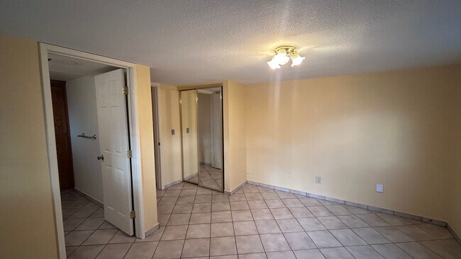 Building Photo - 1404 Teresa St