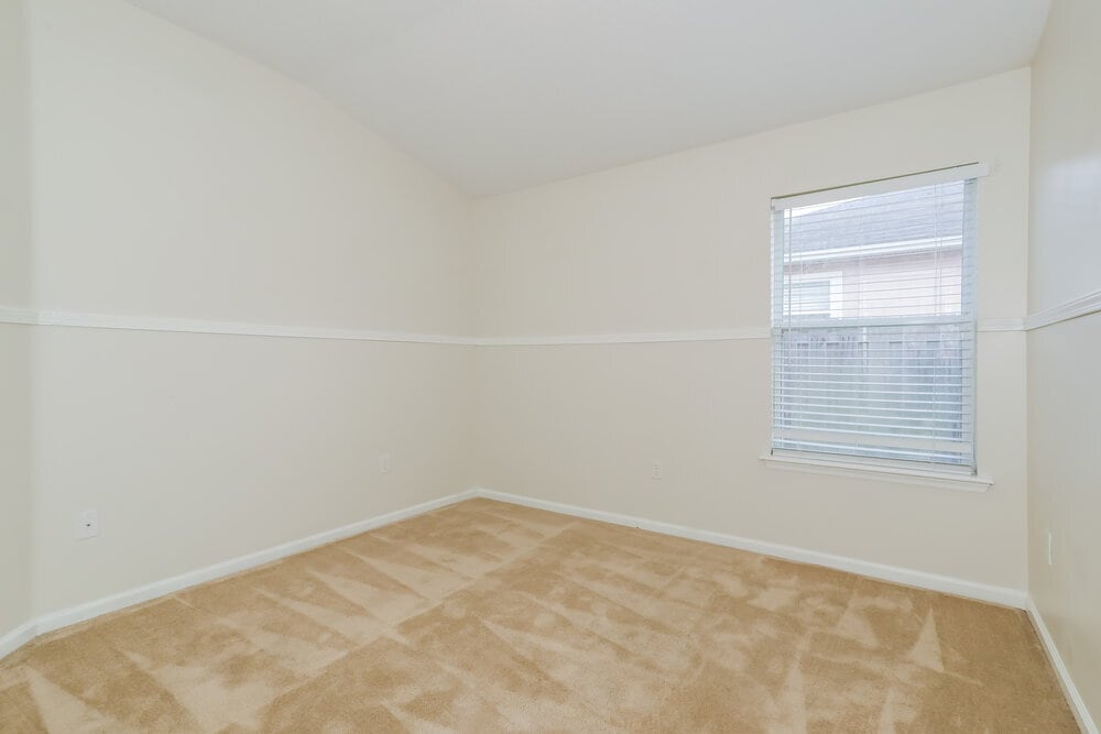 Building Photo - 2732 Woodsdale Dr