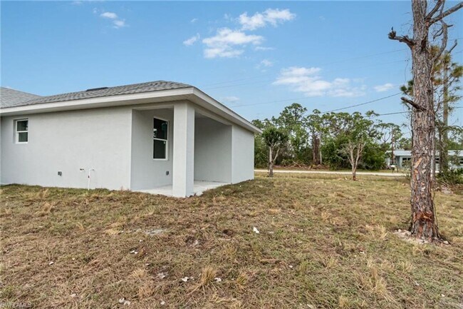 Building Photo - MOVE IN READY-3/2/1-PUNTA GORDA, FL