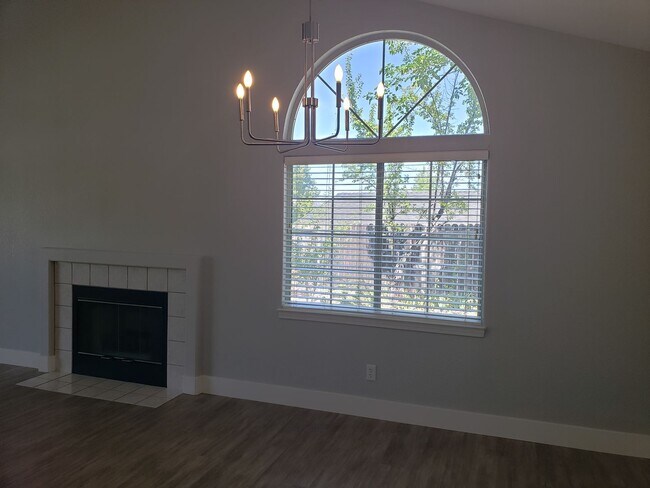 Building Photo - 586 Springer Dr