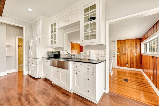 Building Photo - 801 NW C St