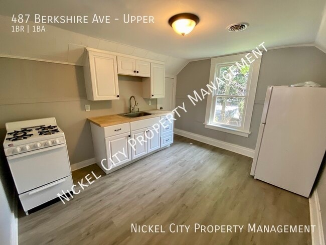 Building Photo - 487 Berkshire Ave