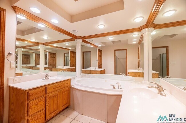 Building Photo - 3905 Springwood Dr