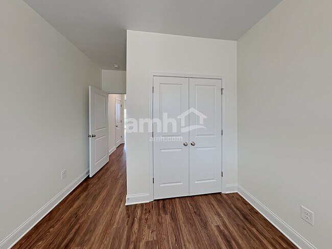 Building Photo - 2409 Garrett Prk Dr