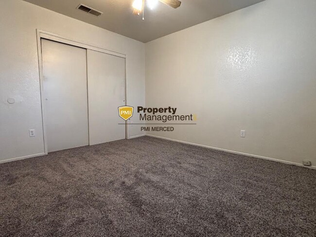 Building Photo - 2 Bedroom House Available Now for $1900!