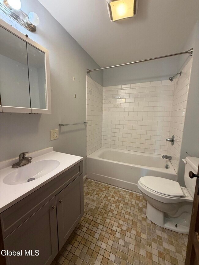 Building Photo - 608 3rd Ave