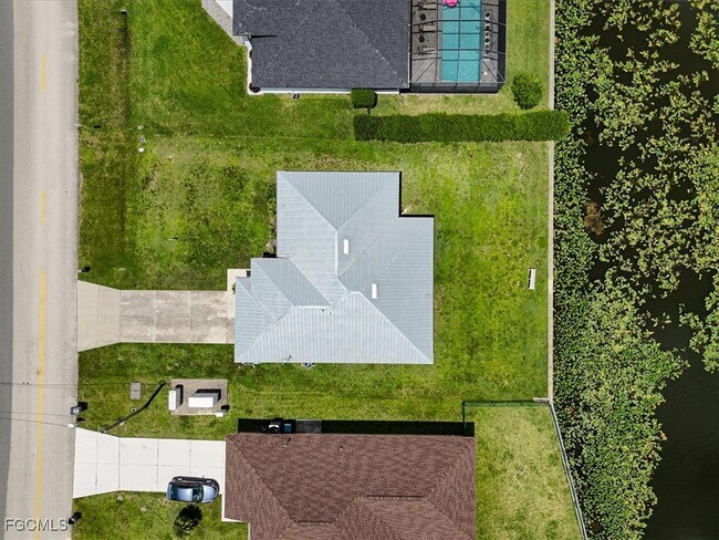 Building Photo - 1529 SW 15th Pl