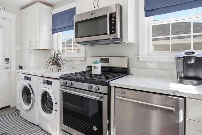 Building Photo - 115 N Sumner Ave