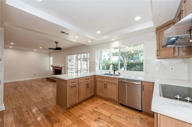 Building Photo - 6 Elderberry