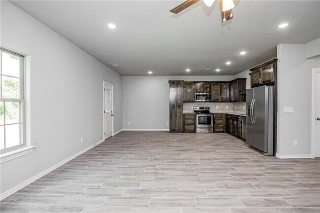 Building Photo - ***1903-B Azlin Place***