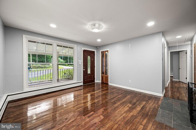 Building Photo - 25 Pennsbury Way E