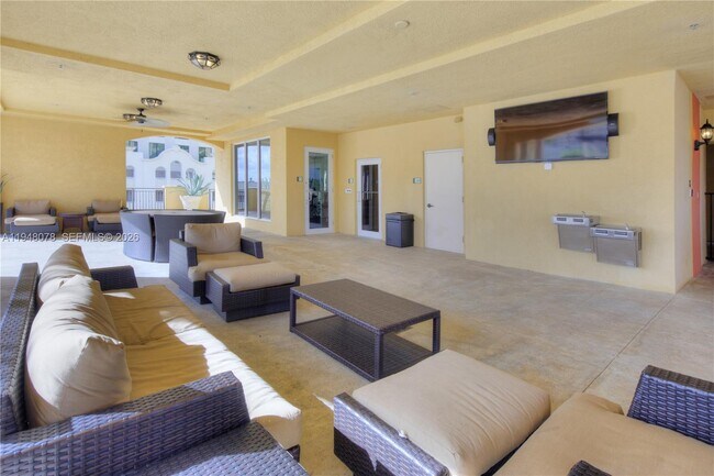 Building Photo - 1607 Ponce de Leon Blvd