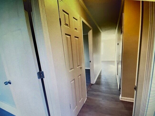 Building Photo - 3 bedroom 1 Bathroom