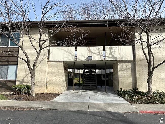 Building Photo - 1555 E 3900 S