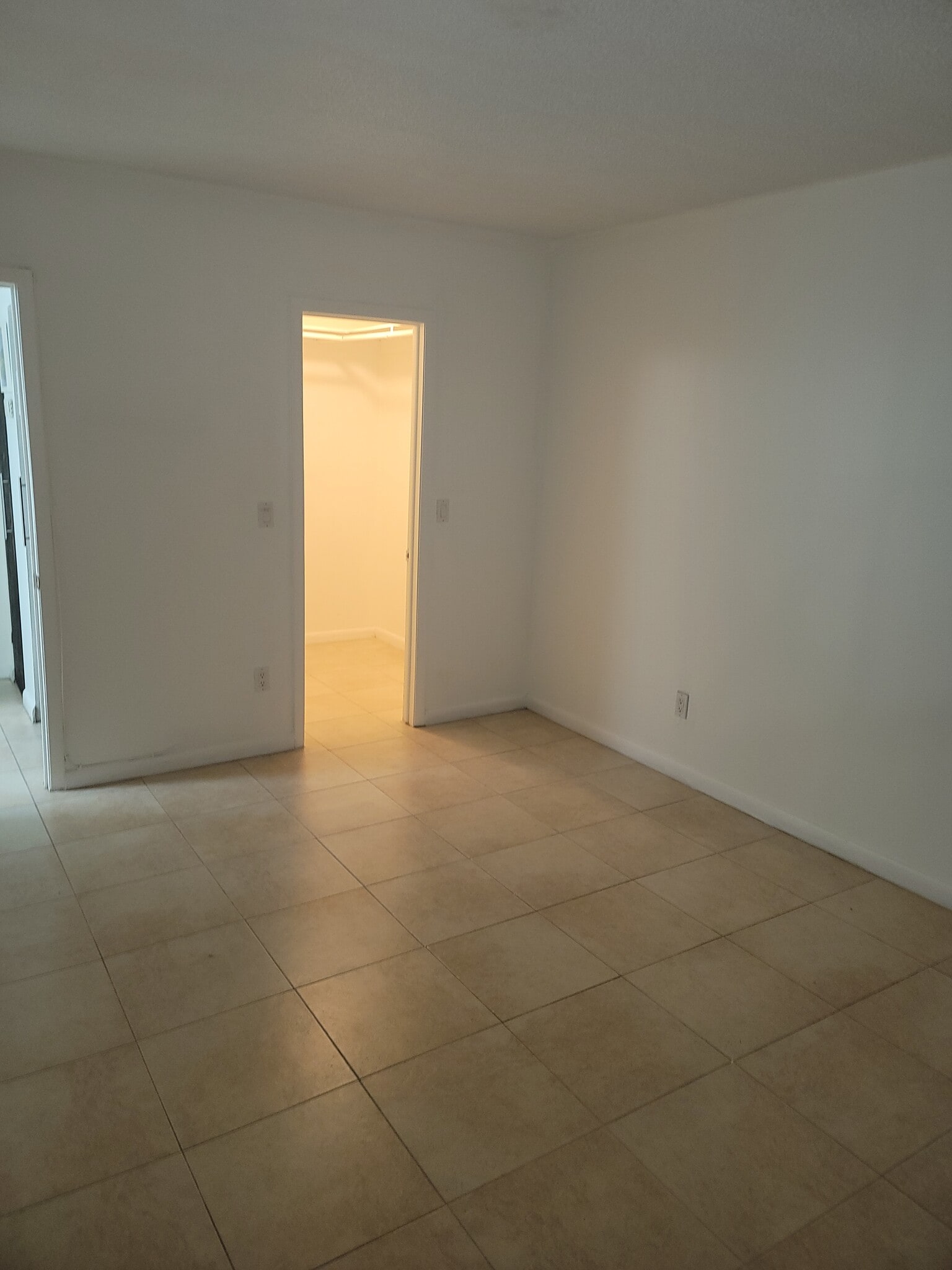 Building Photo - 13455 NE 10th Ave