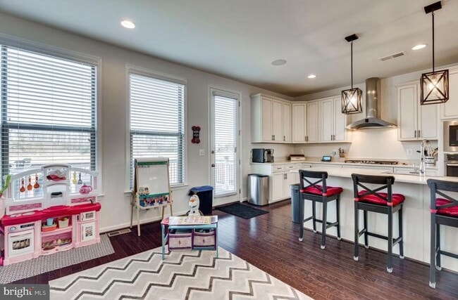 Building Photo - 42440 Dogwood Glen Square