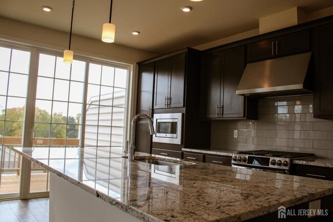 Building Photo - 601 Charleston Dr