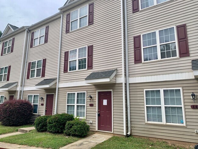 Building Photo - Amazing Location Near Downtown and NC Stat...