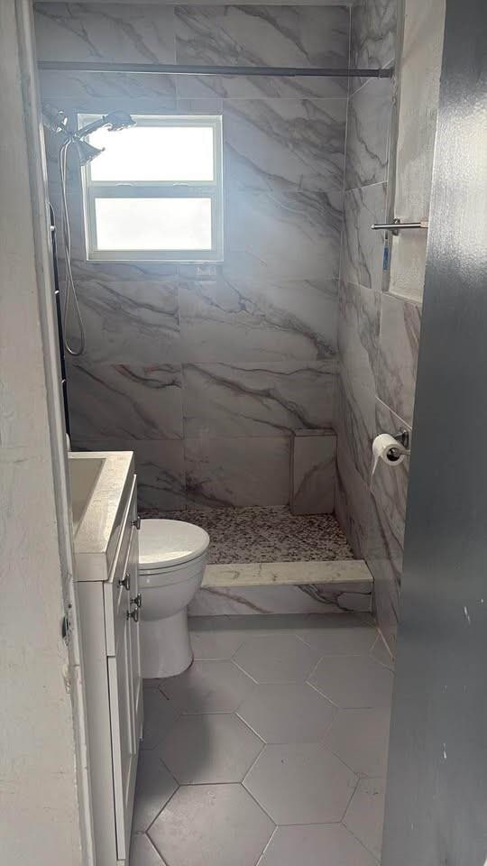 Building Photo - 222 NE 13th Ave