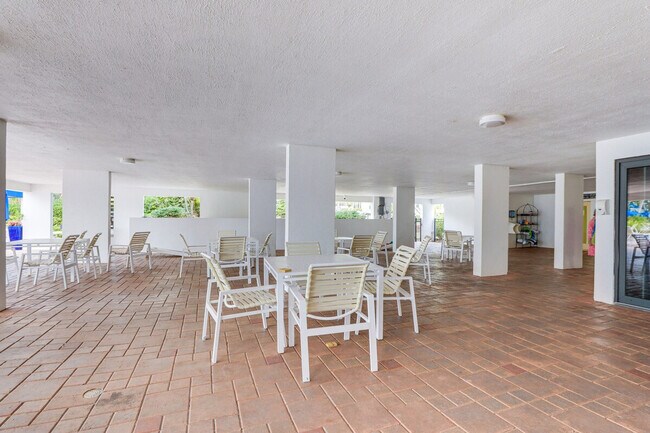 Building Photo - 1109 Gulf of Mexico Dr