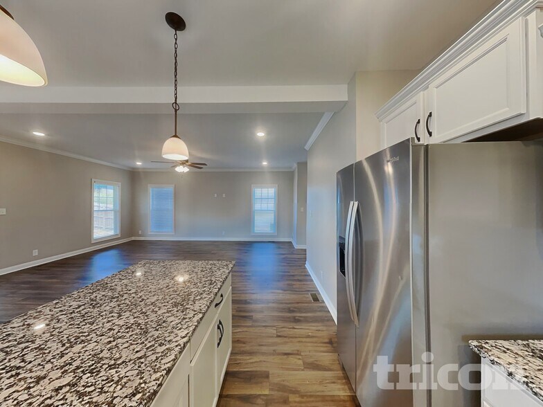 Building Photo - 129 Bonnell Dr