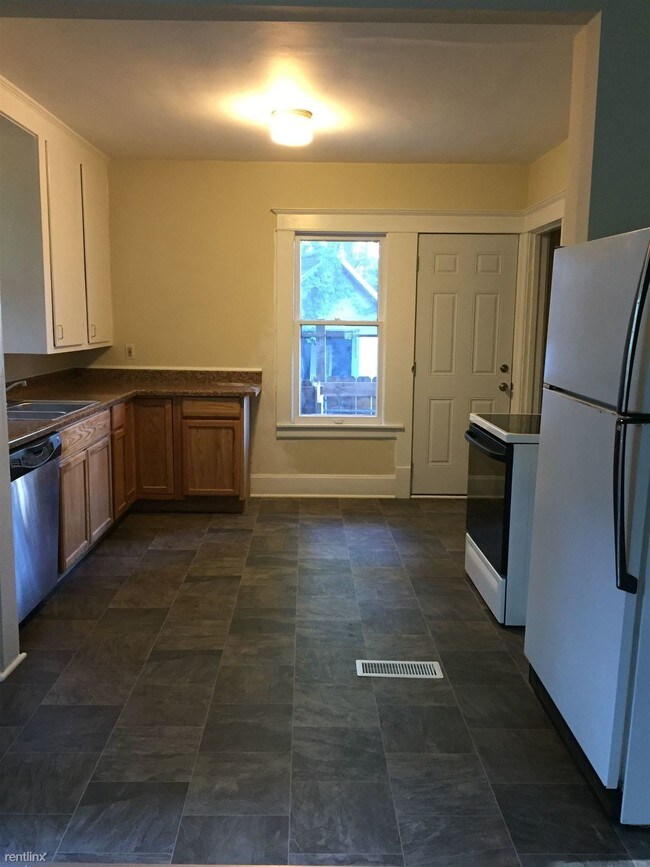 Building Photo - 4 br, 2 bath House - 1139 W Lovell St