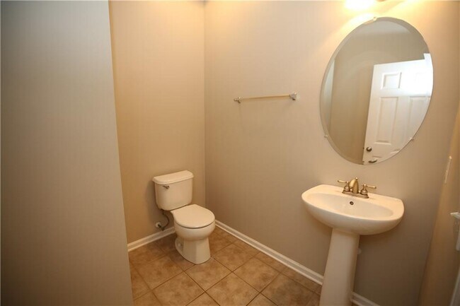 Building Photo - 173 Parkmont Ct