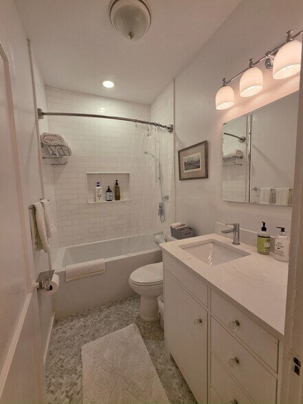 Building Photo - 429 Avenida Alegre