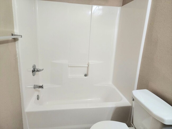 Building Photo - 412 W University Dr