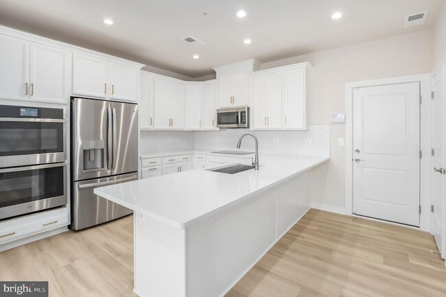 Building Photo - 44514 Wolfhound Sq