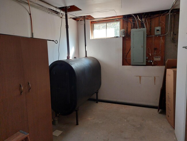 Building Photo - 6 Woodland Ct