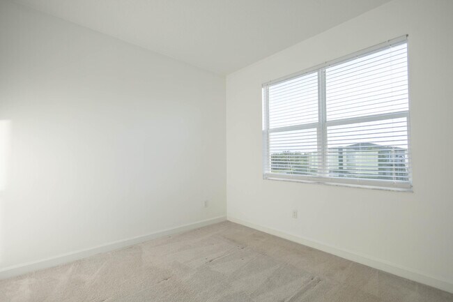 Building Photo - 4985 Navali Dr