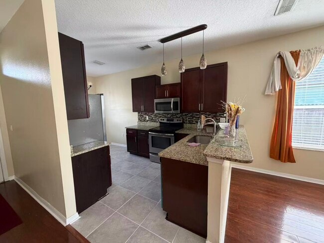 Building Photo - 404 Bluff Pass Dr