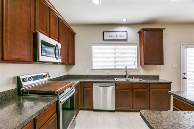 Building Photo - 8633 Star Thistle Dr