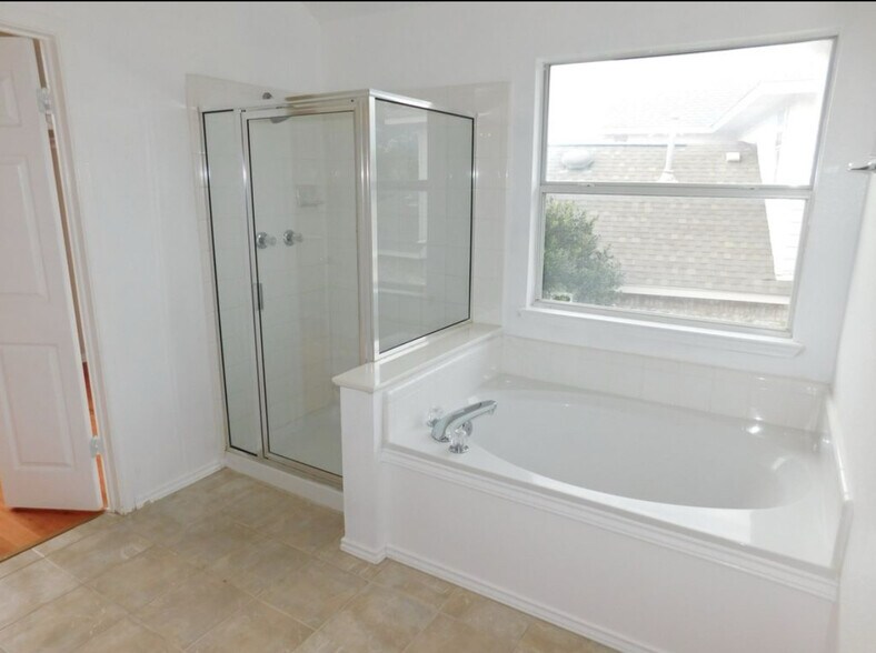 Building Photo - 703 Thrush Dr