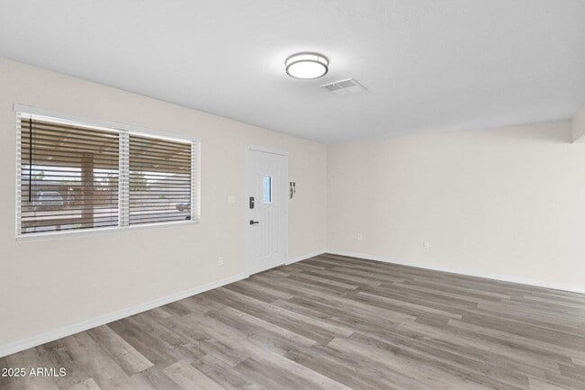 Building Photo - 301 N 87th St