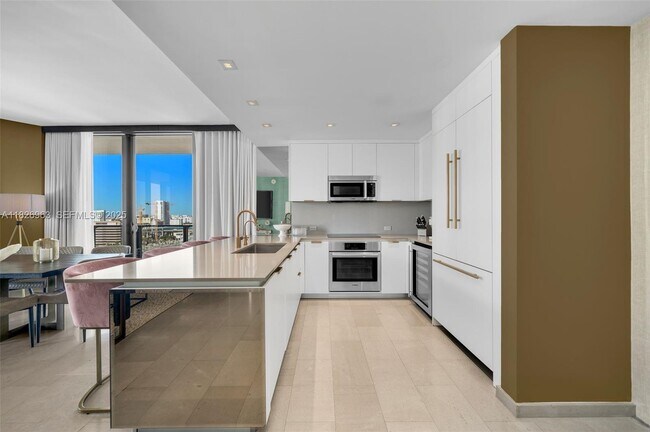 Building Photo - 88 SW 7th St