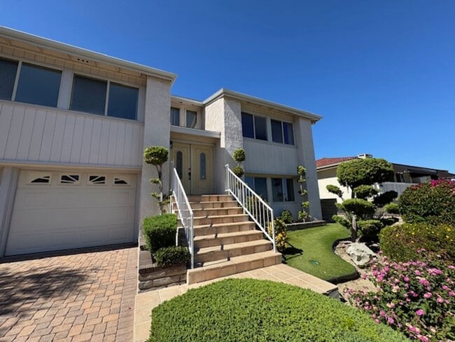 Building Photo - Newly Renovated 4 Bedroom 3 Bath Home with...