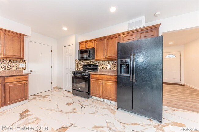 Building Photo - 29489 Geraldine Rd