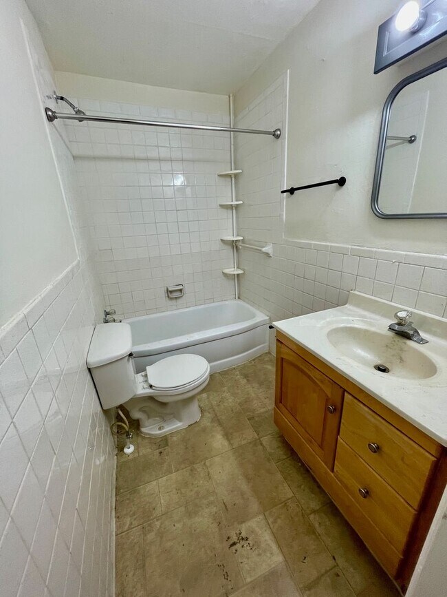 Building Photo - 2553 E. BENNETT ST. - NO PETS - CALL OFFIC...