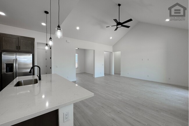 Building Photo - 18108 W Morning Vista Ln