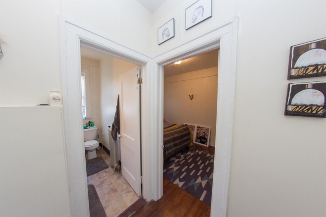 Building Photo - 484 Brainard St