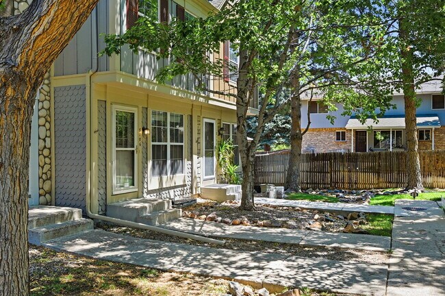 Building Photo - $2,470.95, 2 Bed, 2.5 bath Townhome in Centennial with in unit Laundry!