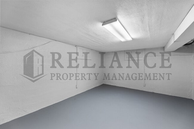 Building Photo - 118 S Sedgwick St