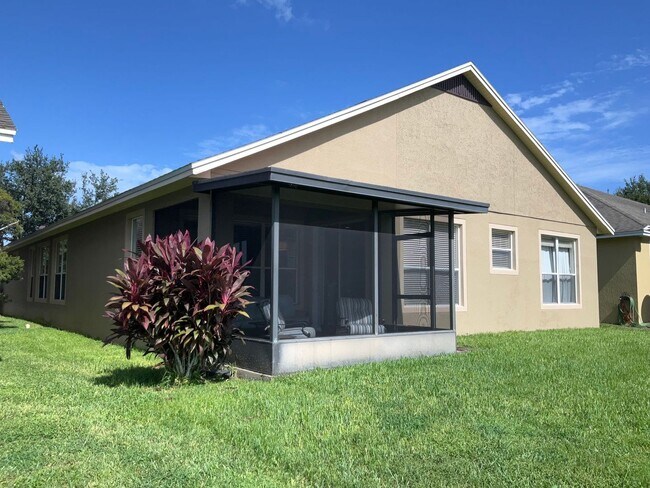 Building Photo - Single family home with 3 bedrooms, 2.5 ba...